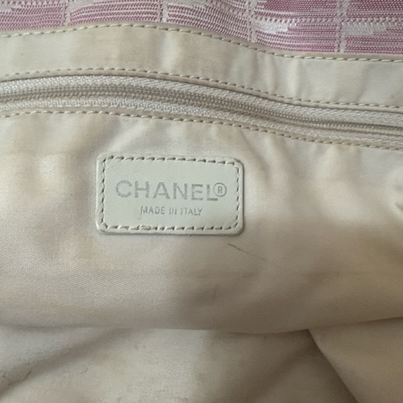 Authentic Elegant Pink  Chanel Tote Bag - Picture 5 of 11